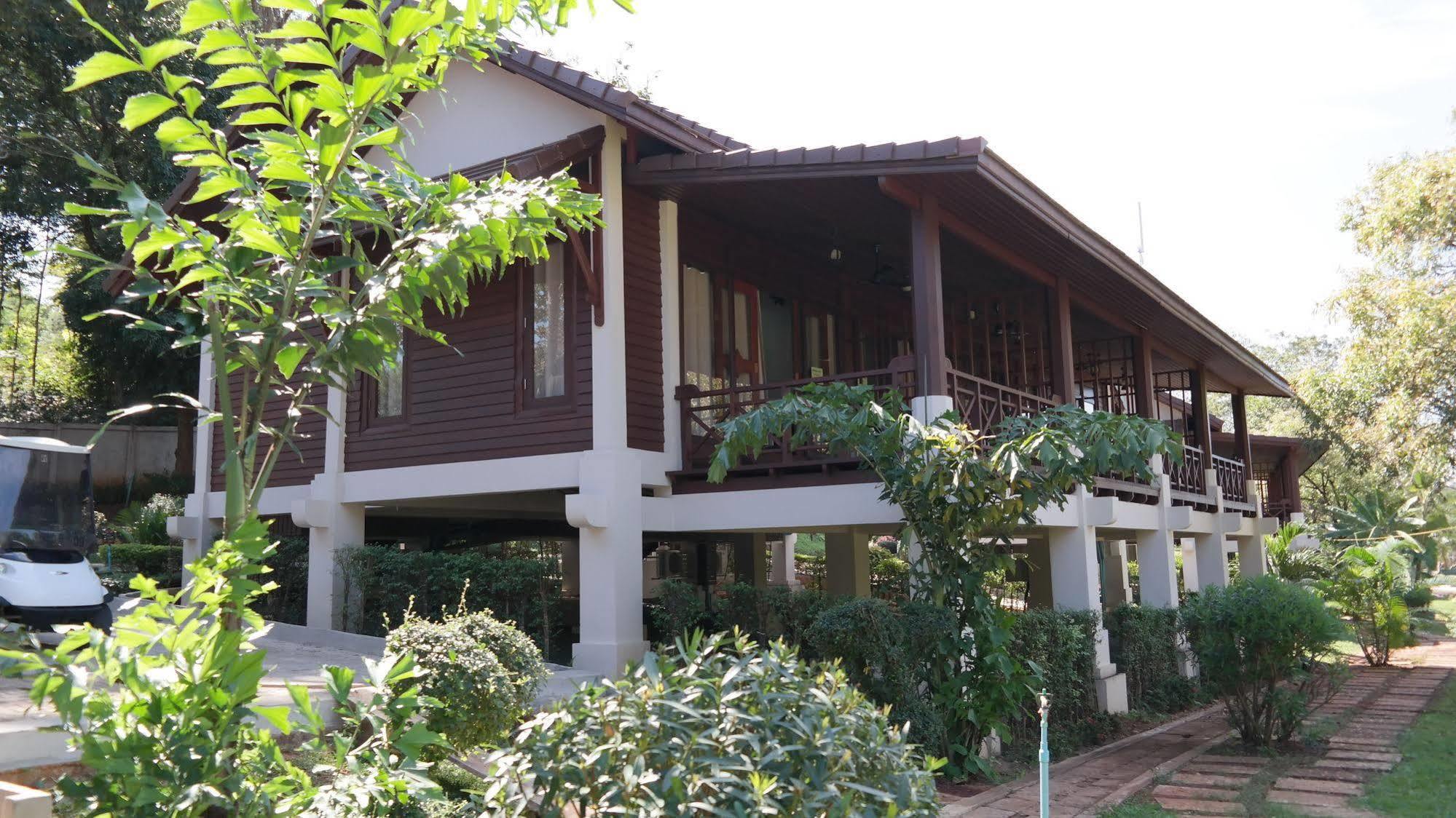 Phubachiang Golf & Resort Pakse Ngoại thất bức ảnh